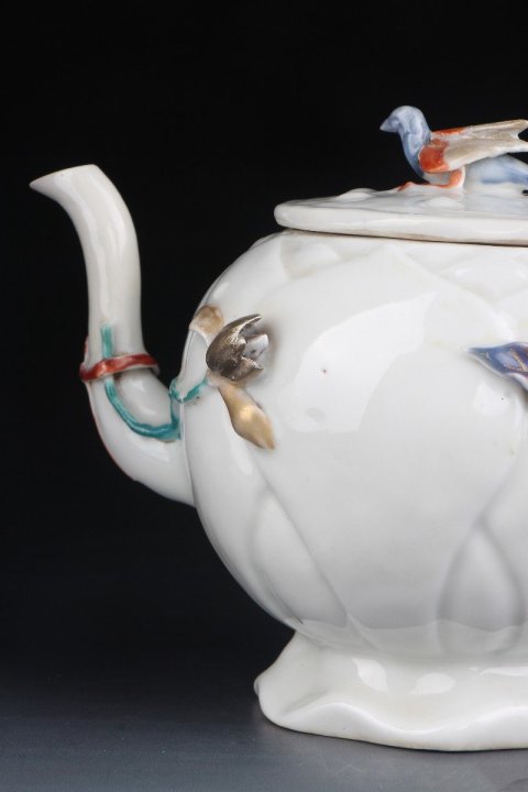 古玩陶瓷6263】清雍正??粉彩堆塑一把蓮水禽鈕模印蓮瓣壺拍賣，當前價格28600元