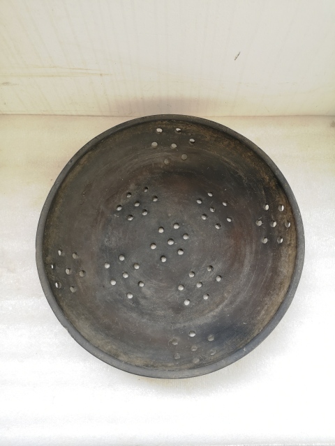 古玩陶瓷地方窯口黑陶漏盆拍賣(mài),當(dāng)前價(jià)格450元