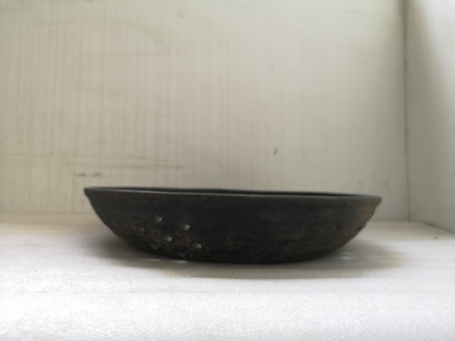 古玩陶瓷地方窯口黑陶漏盆拍賣(mài),當(dāng)前價(jià)格450元