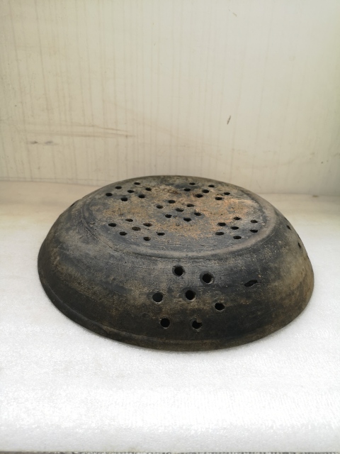 古玩陶瓷地方窯口黑陶漏盆拍賣(mài),當(dāng)前價(jià)格450元
