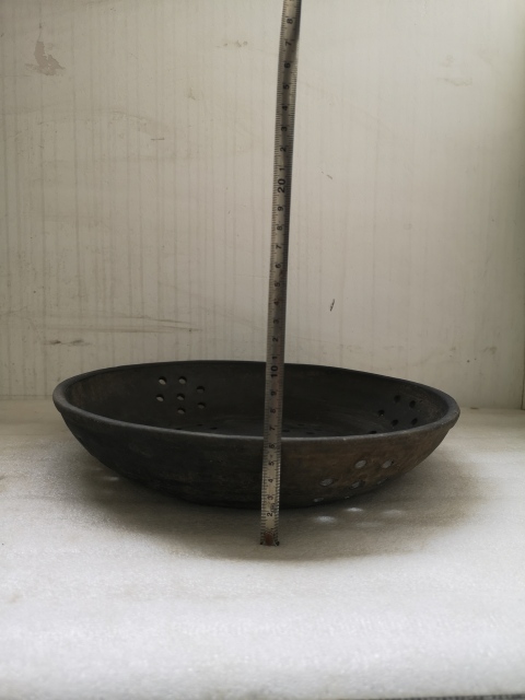 古玩陶瓷地方窯口黑陶漏盆拍賣(mài),當(dāng)前價(jià)格450元