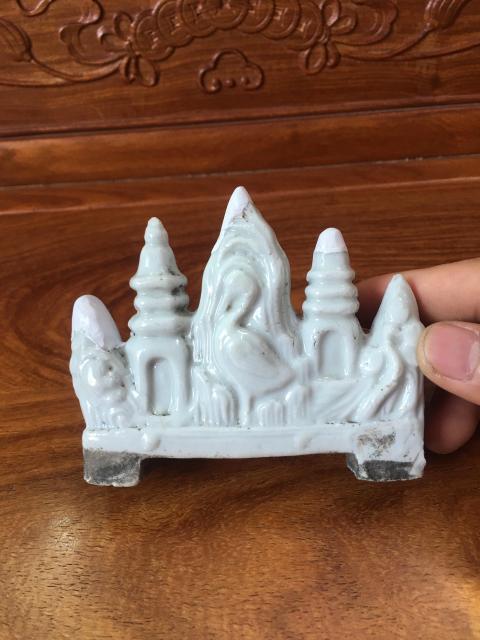 古玩陶瓷德化窯白釉松鶴延年筆架拍賣,當(dāng)前價格0元