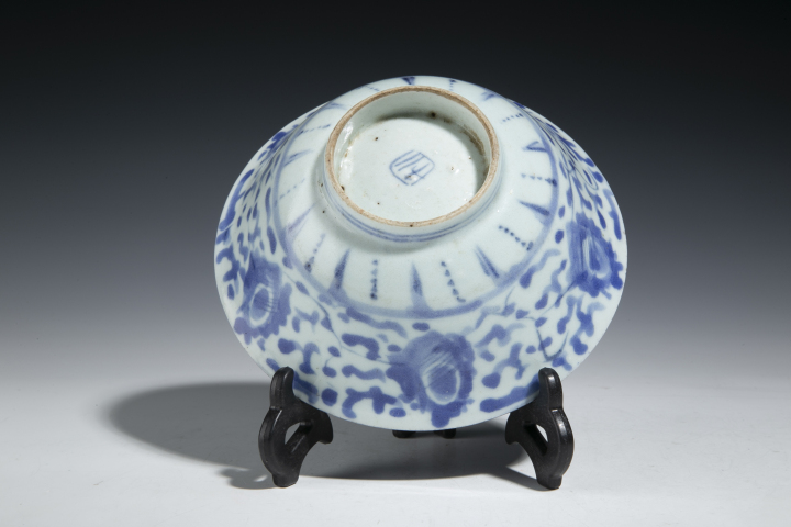 古玩陶瓷清中?青花花卉紋碗拍賣，當前價格1300元