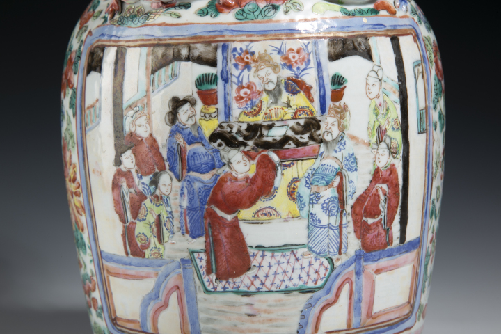 古玩陶瓷清晚·粉彩開窗人物花口瓶拍賣，當前價格3850元