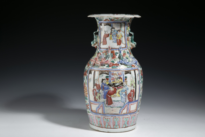 古玩陶瓷清晚·粉彩開窗人物花口瓶拍賣，當前價格3850元