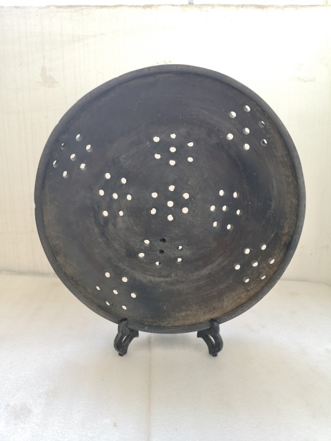 古玩陶瓷地方窯口黑陶漏盆拍賣(mài),當(dāng)前價(jià)格450元