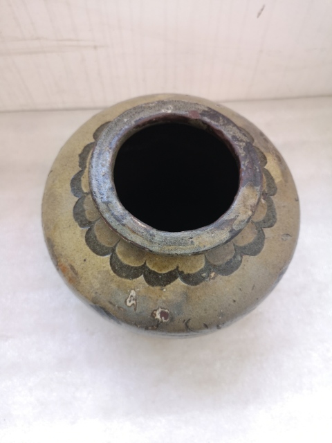 古玩陶瓷磁州窯系白釉刻花罐拍賣,當(dāng)前價格550元