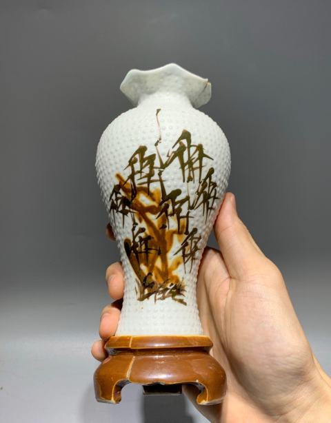 古玩陶瓷(清末民初)白釉珍珠地綠彩竹葉紋花口瓶拍賣,當前價格0元