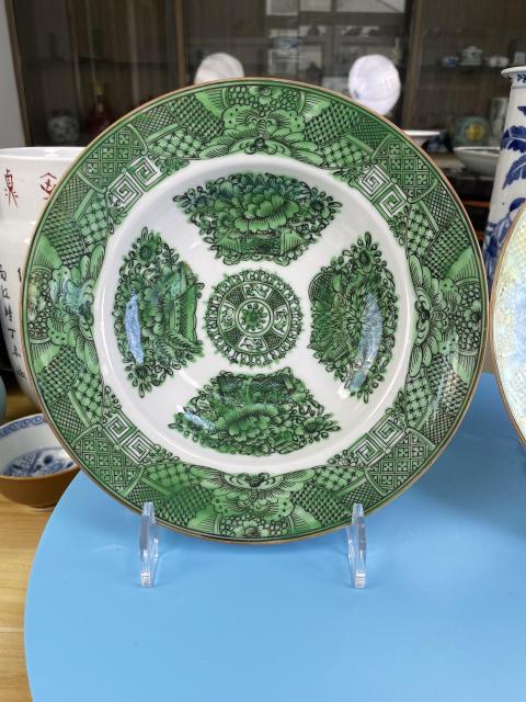 古玩陶瓷晚清民國 精品綠彩花蝶紋盤一對(duì)拍賣,當(dāng)前價(jià)格1850元