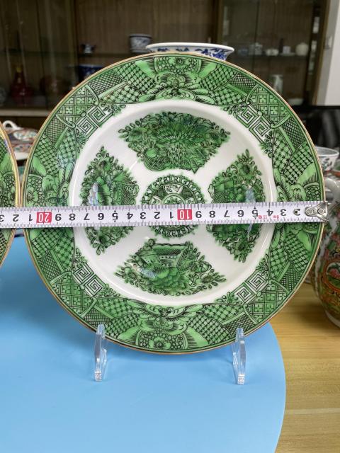 古玩陶瓷晚清民國 精品綠彩花蝶紋盤一對(duì)拍賣,當(dāng)前價(jià)格1850元