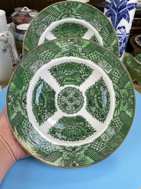 古玩陶瓷晚清民國 精品綠彩花蝶紋盤一對(duì)拍賣,當(dāng)前價(jià)格1850元