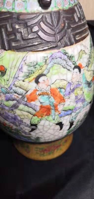 古玩陶瓷清晚期仿哥釉粉彩刀馬人物圖象耳瓶拍賣,當(dāng)前價(jià)格2999元