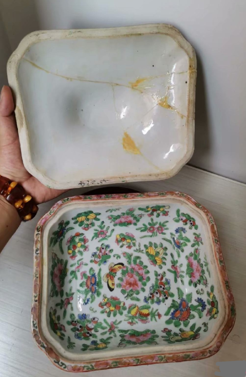 古玩陶瓷清晚期廣彩描金人物花卉紋蓋盒拍賣,當前價格0元