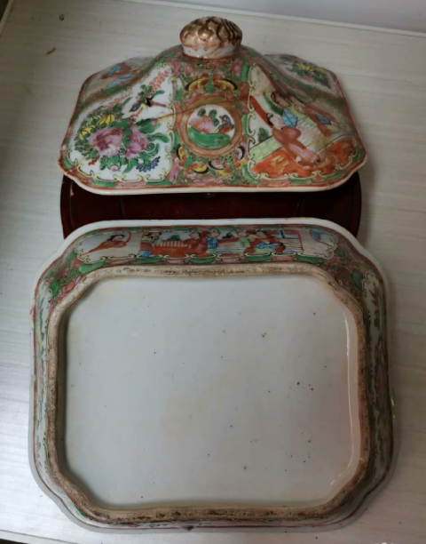古玩陶瓷清晚期廣彩描金人物花卉紋蓋盒拍賣,當前價格0元