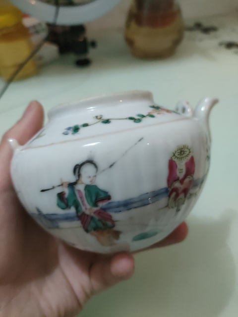 古玩陶瓷人物紋粉彩提梁壺拍賣,當前價格288元