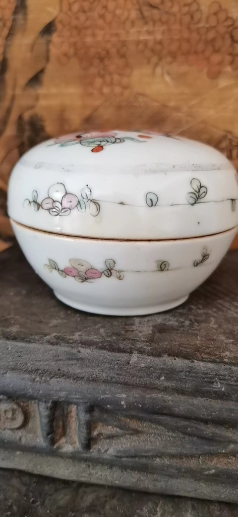 古玩陶瓷麒麟送子粉彩蓋盒拍賣,當(dāng)前價格1600元