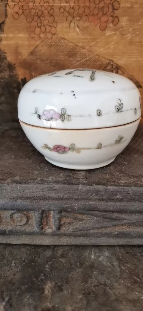古玩陶瓷麒麟送子粉彩蓋盒拍賣,當(dāng)前價格1600元