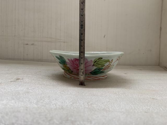 古玩陶瓷粉彩花卉紋葵口碗拍賣,當前價格220元