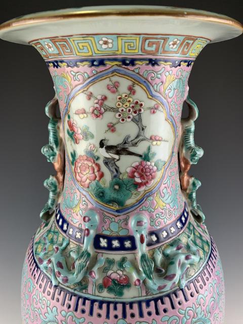 域鉴古玩】清同治·豆青地粉彩开光花鸟纹大瓶拍卖价格/图片/值多少钱