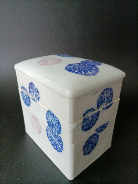 古玩陶瓷放漏 青花釉里紅花卉節盒已保真拍賣,當前價格2888元