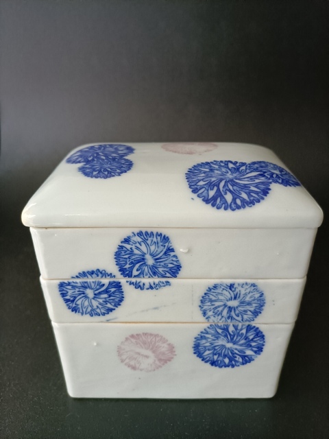 古玩陶瓷放漏 青花釉里紅花卉節盒已保真拍賣,當前價格2888元