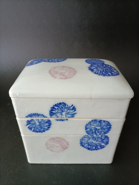 古玩陶瓷放漏 青花釉里紅花卉節盒已保真拍賣,當前價格2888元