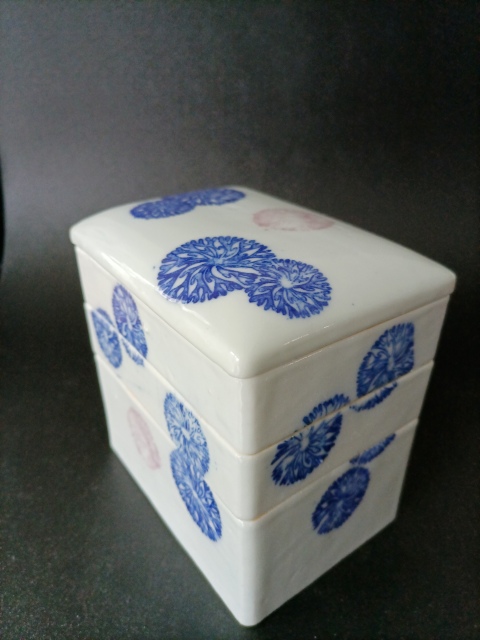 古玩陶瓷放漏 青花釉里紅花卉節盒已保真拍賣,當前價格2888元