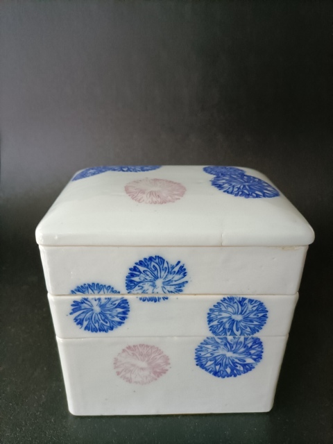 古玩陶瓷放漏 青花釉里紅花卉節盒已保真拍賣,當前價格2888元