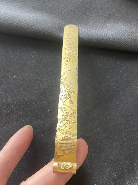 古玩雜項銀鎏金扁方拍賣，當(dāng)前價格900元