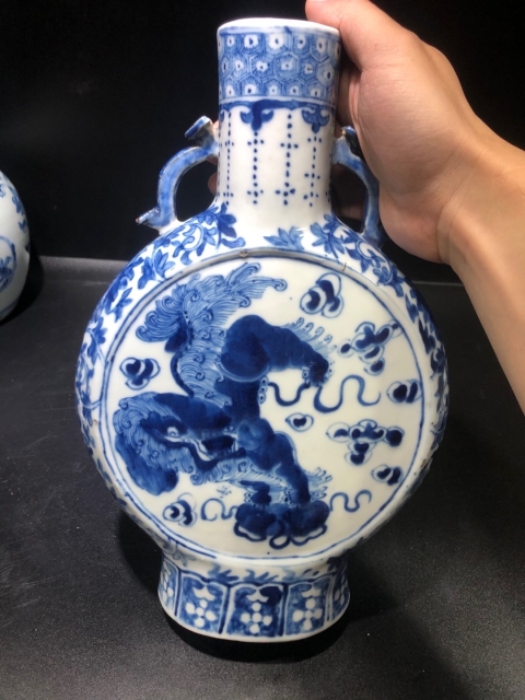 古玩陶瓷(新年放漏中)晚清-光緒-青花獅紋-抱月瓶拍賣,當前價格8668元