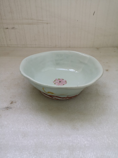 古玩陶瓷粉彩花卉紋葵口碗拍賣,當前價格220元