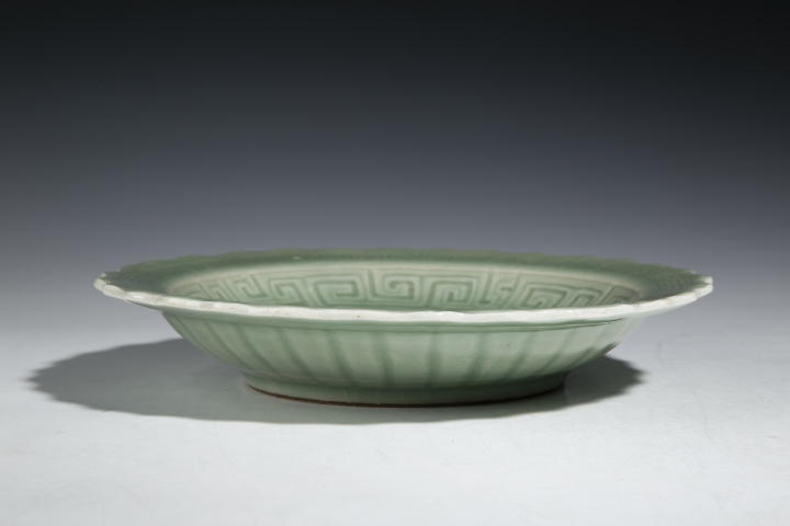 古玩陶瓷清中·豆青釉印花花卉紋盤拍賣，當(dāng)前價(jià)格6500元