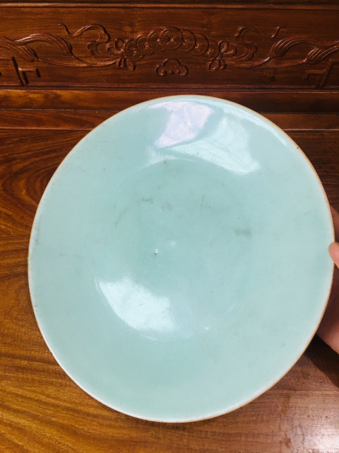 古玩陶瓷大清嘉慶年制六字青花篆書款豆青釉大盤拍賣，當(dāng)前價格1588元