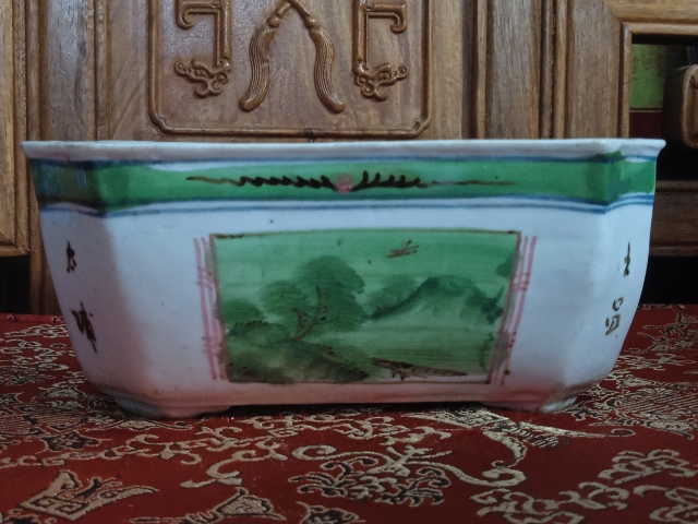釉下五彩開(kāi)窗山水水仙盆拍賣(mài)，當(dāng)前價(jià)格399元