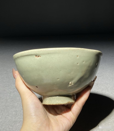 古玩陶瓷明代早期龍泉釉印花紋碗拍賣，當(dāng)前價(jià)格1999元