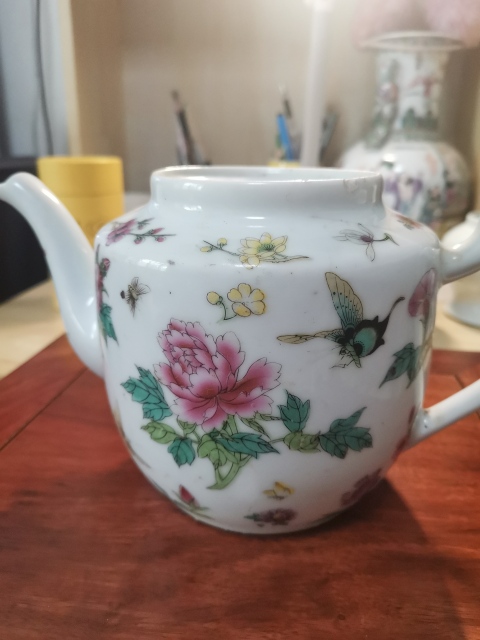 古玩陶瓷花蝶紋執壺拍賣，當前價格480元
