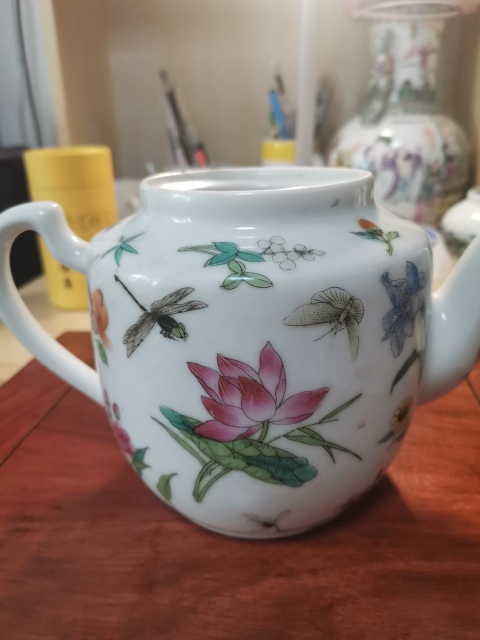 古玩陶瓷花蝶紋執壺拍賣，當前價格480元