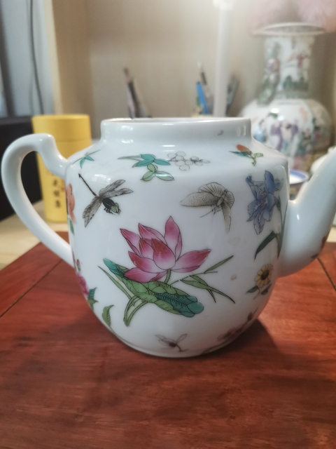 古玩陶瓷花蝶紋執壺拍賣，當前價格480元