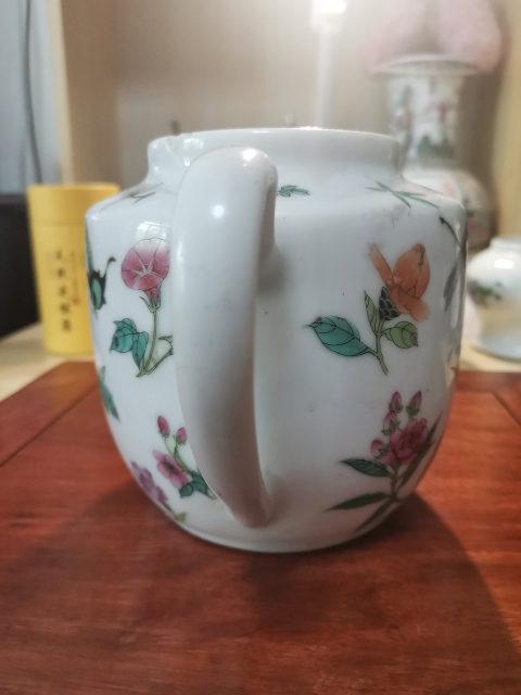 古玩陶瓷花蝶紋執壺拍賣，當前價格480元