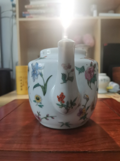 古玩陶瓷花蝶紋執壺拍賣，當前價格480元