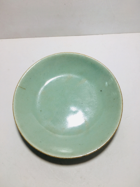 古玩陶瓷(清中期)豆青釉盤拍賣,當前價格0元