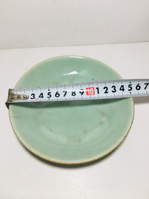 古玩陶瓷(清中期)豆青釉盤拍賣,當前價格0元