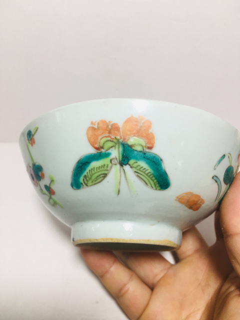古玩陶瓷(晚清)粉彩蝴蝶四季花卉紋碗拍賣,當前價格0元