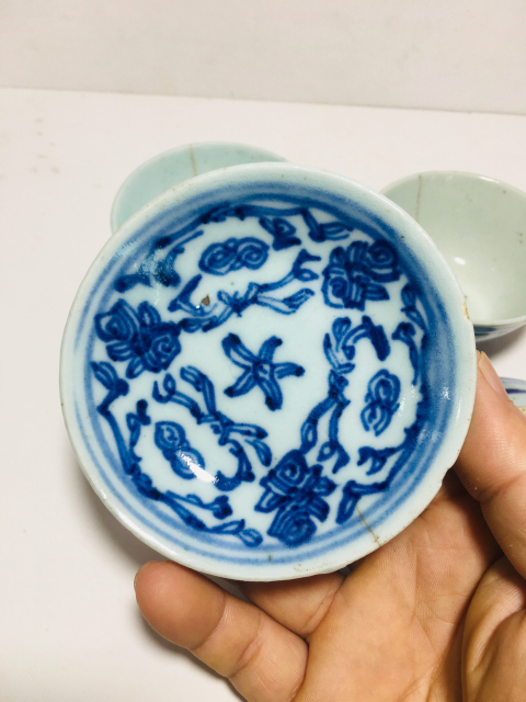 古玩陶瓷青花纏枝喜字花卉紋杯盤拍賣，當前價格0元