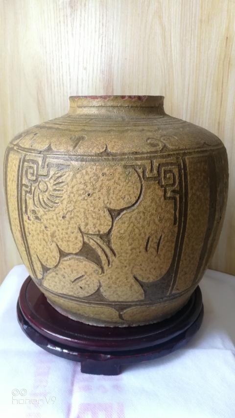 古玩陶瓷清同治黃釉刻花大罐拍賣,當前價格1580元