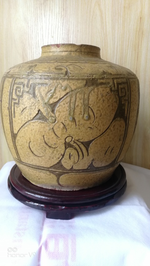 古玩陶瓷清同治黃釉刻花大罐拍賣,當前價格1580元