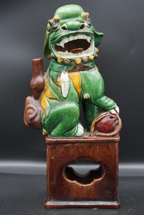 古玩陶瓷清晚期 素三彩瓷素獅子擺件拍賣，當前價格3000元