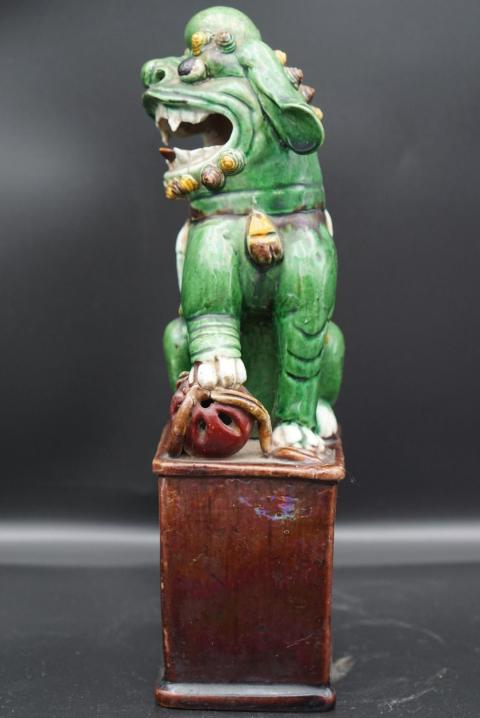 古玩陶瓷清晚期 素三彩瓷素獅子擺件拍賣，當前價格3000元