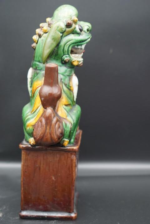 古玩陶瓷清晚期 素三彩瓷素獅子擺件拍賣，當前價格3000元