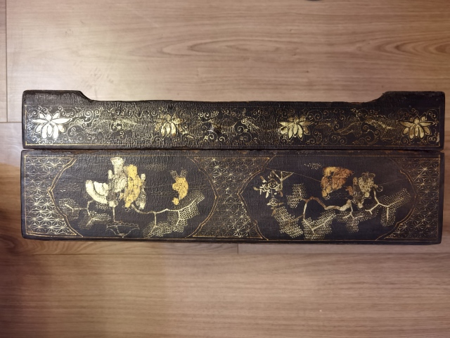 古玩雜項清中晚期描金彩繪人物木制漆盒拍賣,當前價格5000元